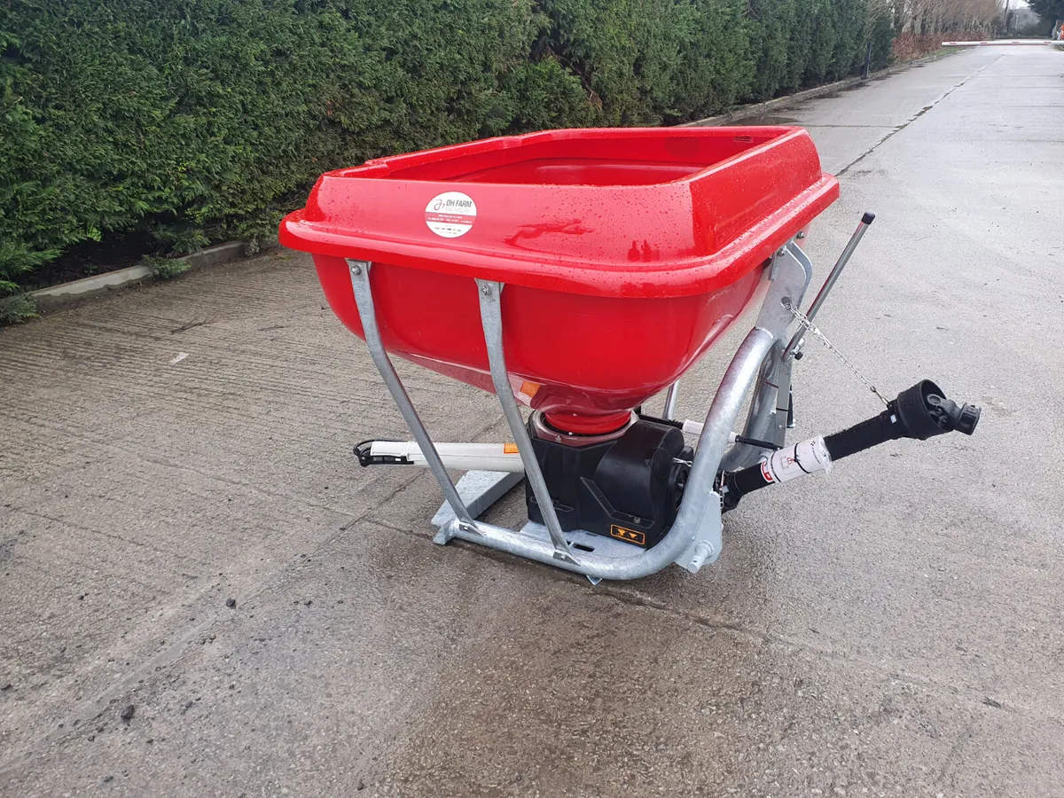 Rhino Fertilizer 600l wagtail spreader - Image 2