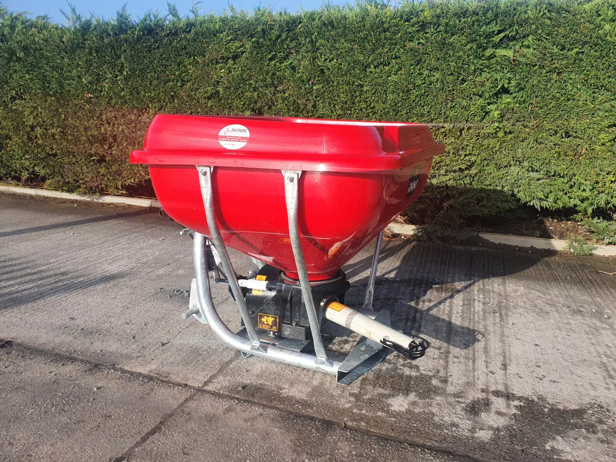 Rhino Fertilizer 600l wagtail spreader - Image 4