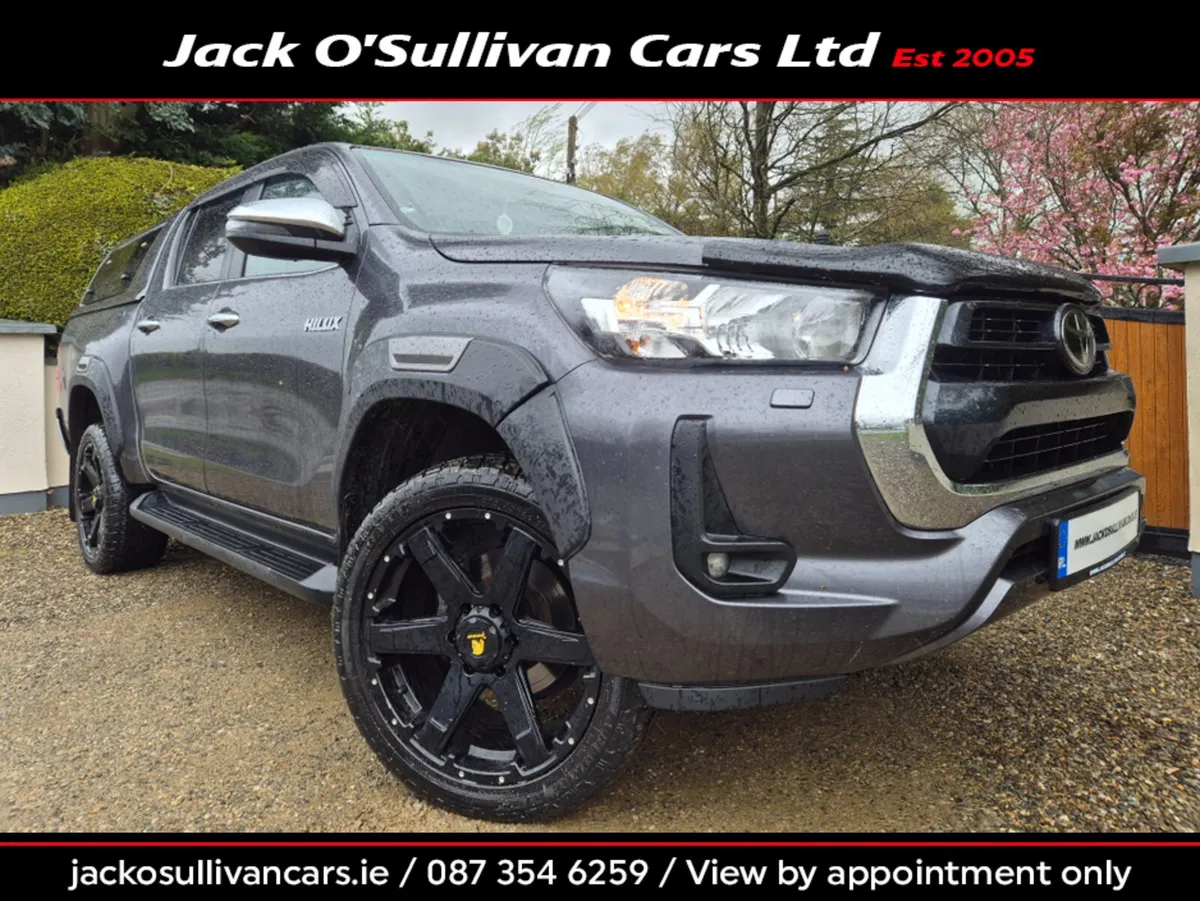 2025'TOYOTA HILUX 2.8 D4D SR5 - Image 1