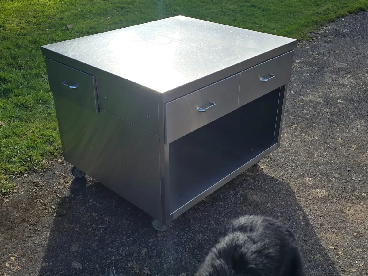 Heavy Duty - Commercial Prep Table - Mobile - Image 4
