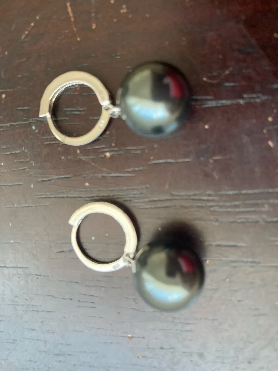 Sterling Silver earrings with black pearl - Image 2