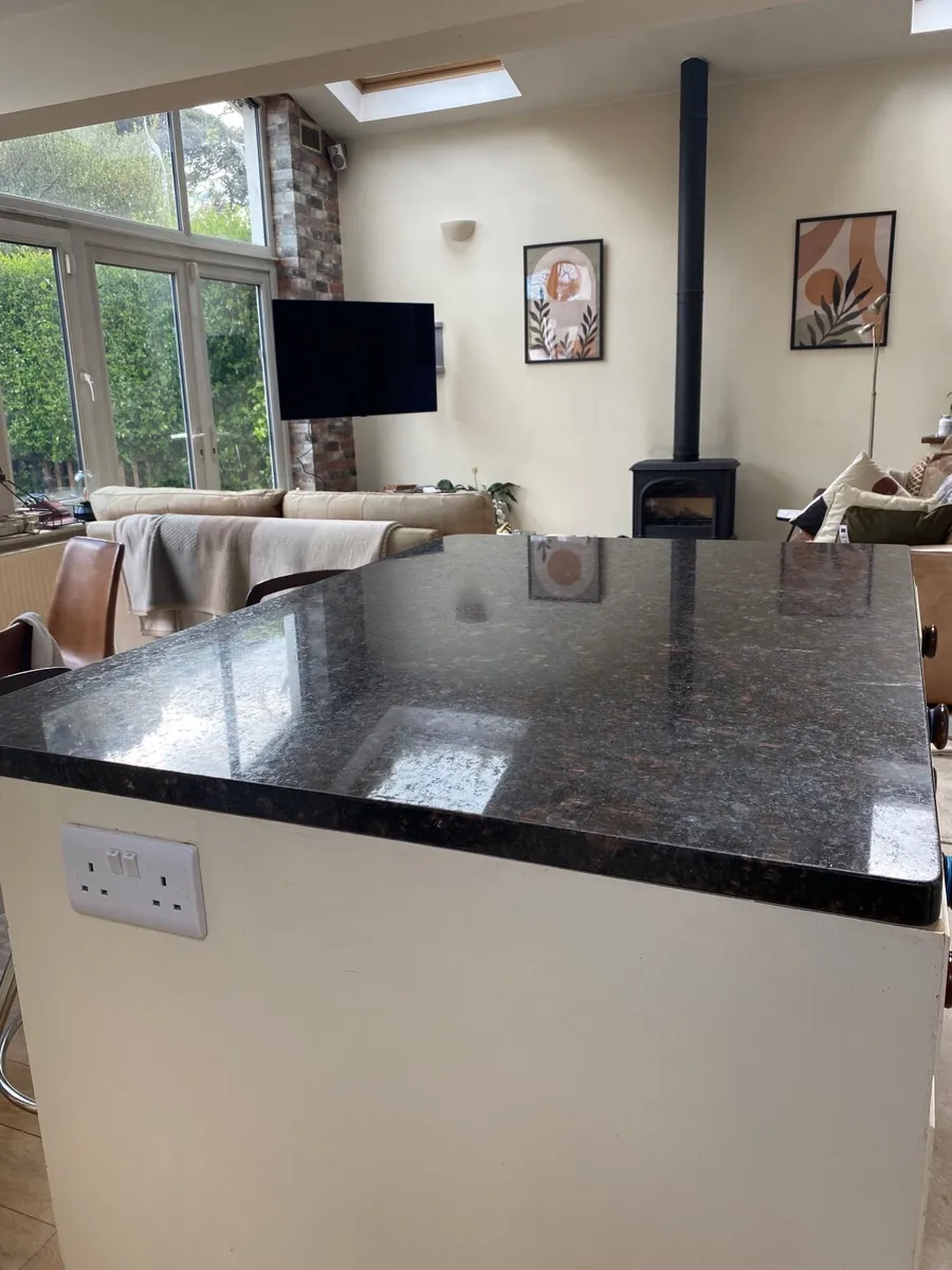 Kitchen Granite island worktop - Image 1