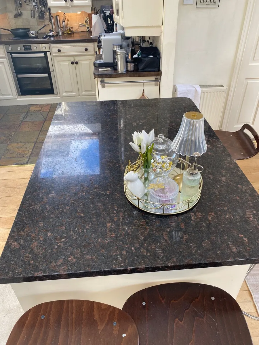 Kitchen Granite island worktop - Image 3