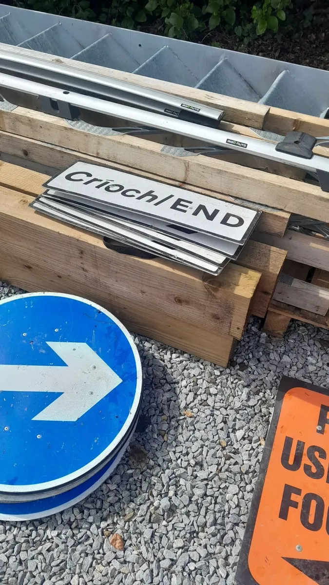 Road traffic  signs  for traffic  management - Image 1