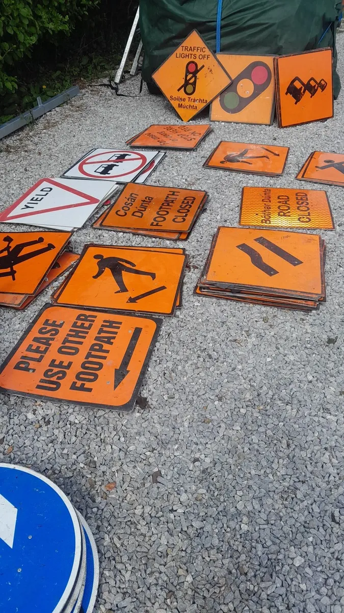 Road traffic  signs  for traffic  management - Image 2