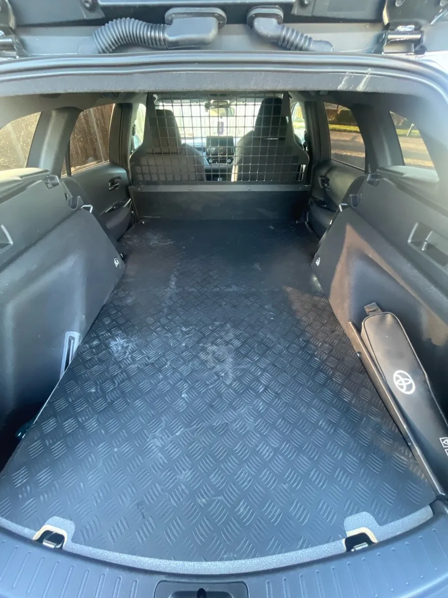 Toyota Corolla hybrid commercial - Image 3