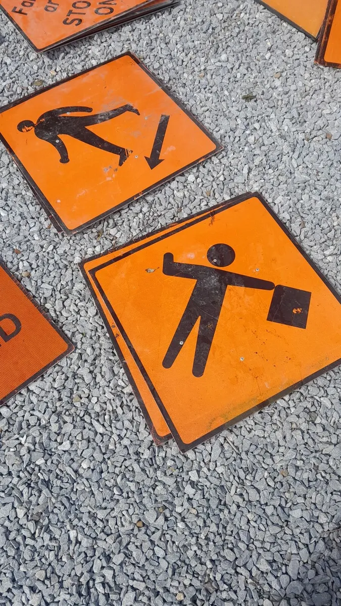 Road traffic  signs  for traffic  management - Image 4