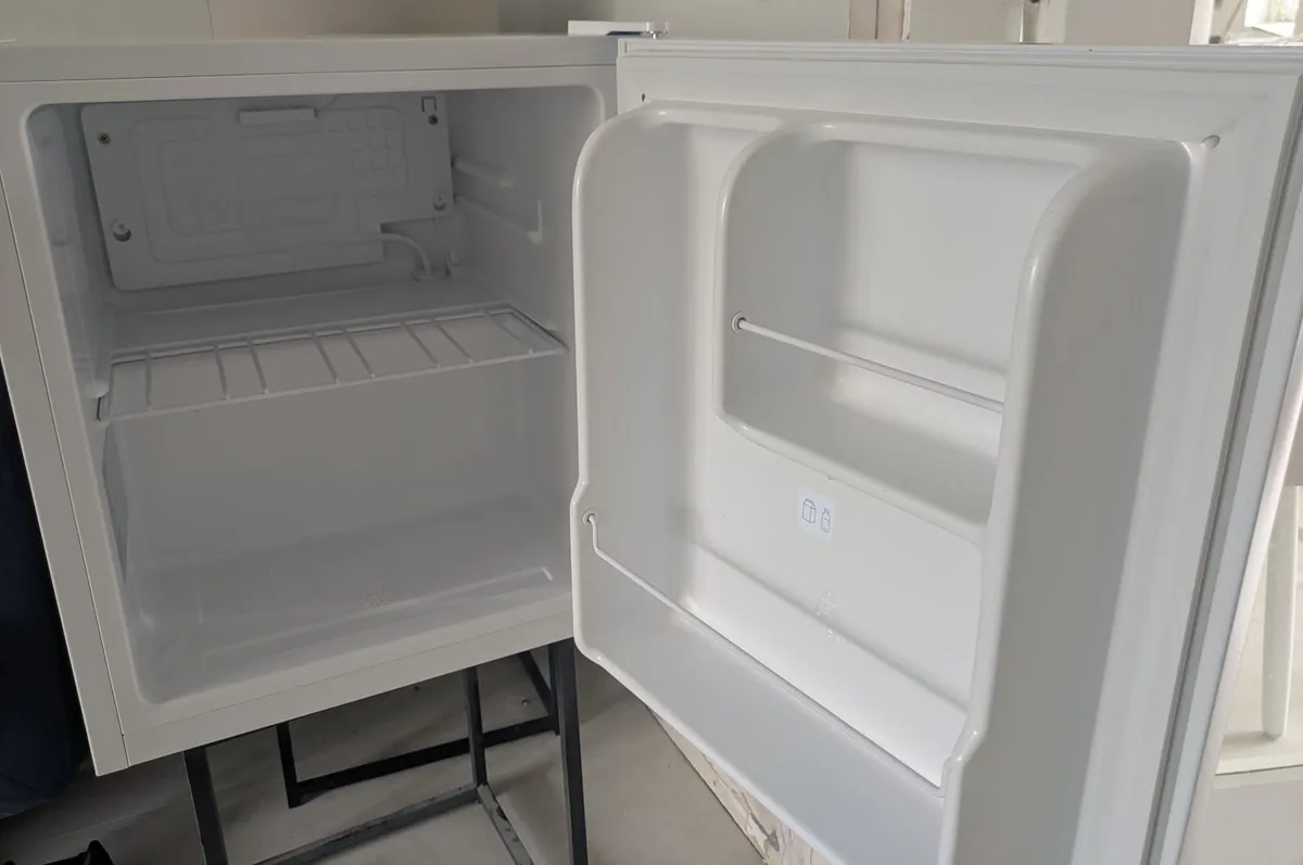Mini fridge - Image 4