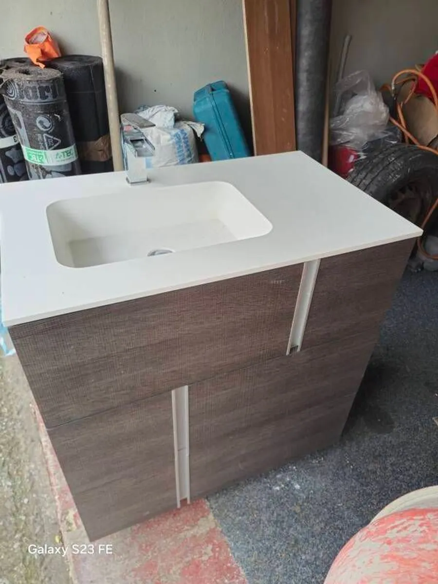 sink&Cabinet - Image 1
