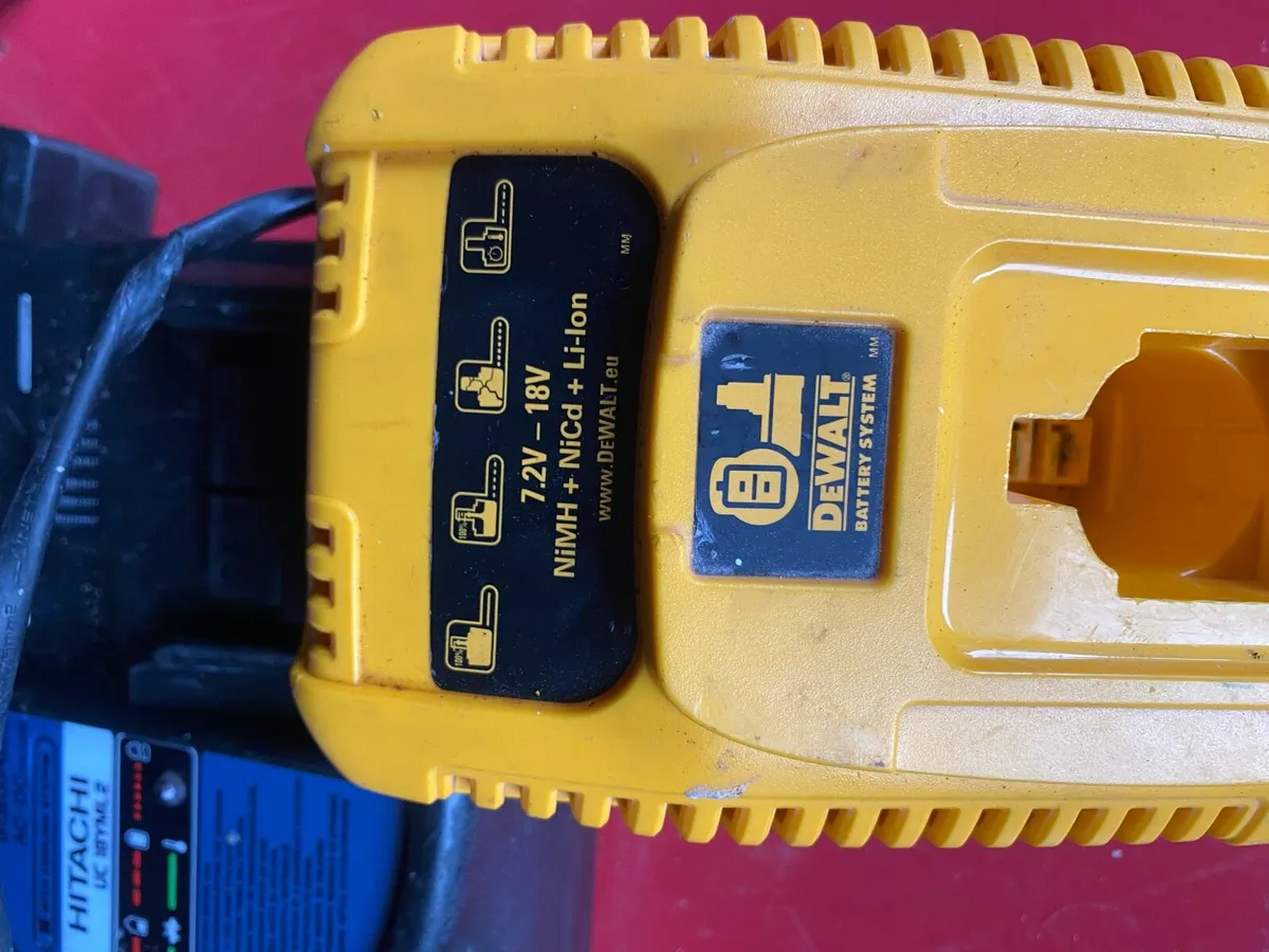 Dewalt universal charger
