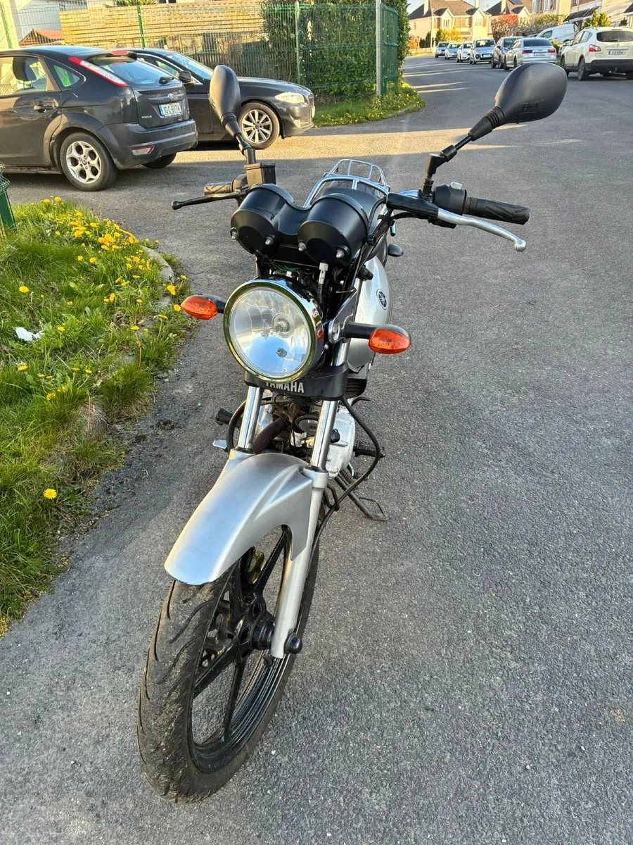 YAMAHA YBR125 2008 - Image 3