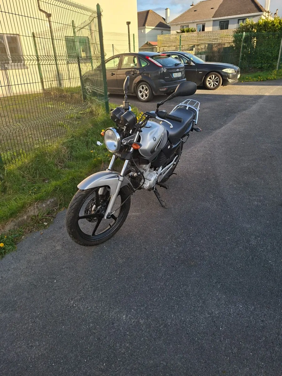 YAMAHA YBR125 2008 - Image 4