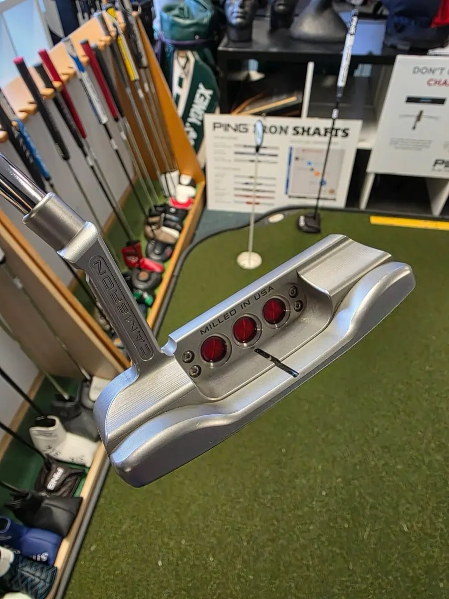 Scotty Cameron Studio Style Newport + Putter - Image 2
