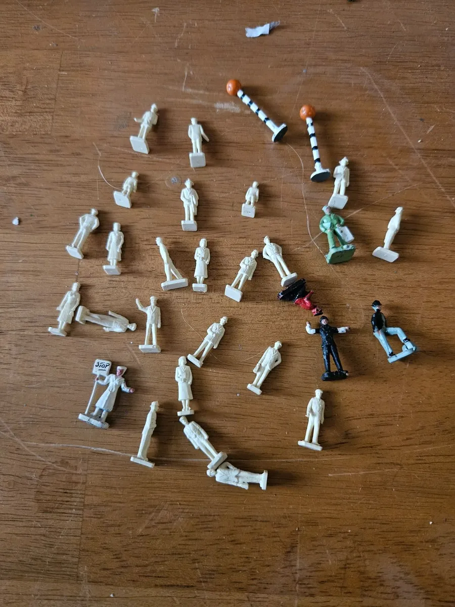 Hornby Peco OO Gauge People - Image 1