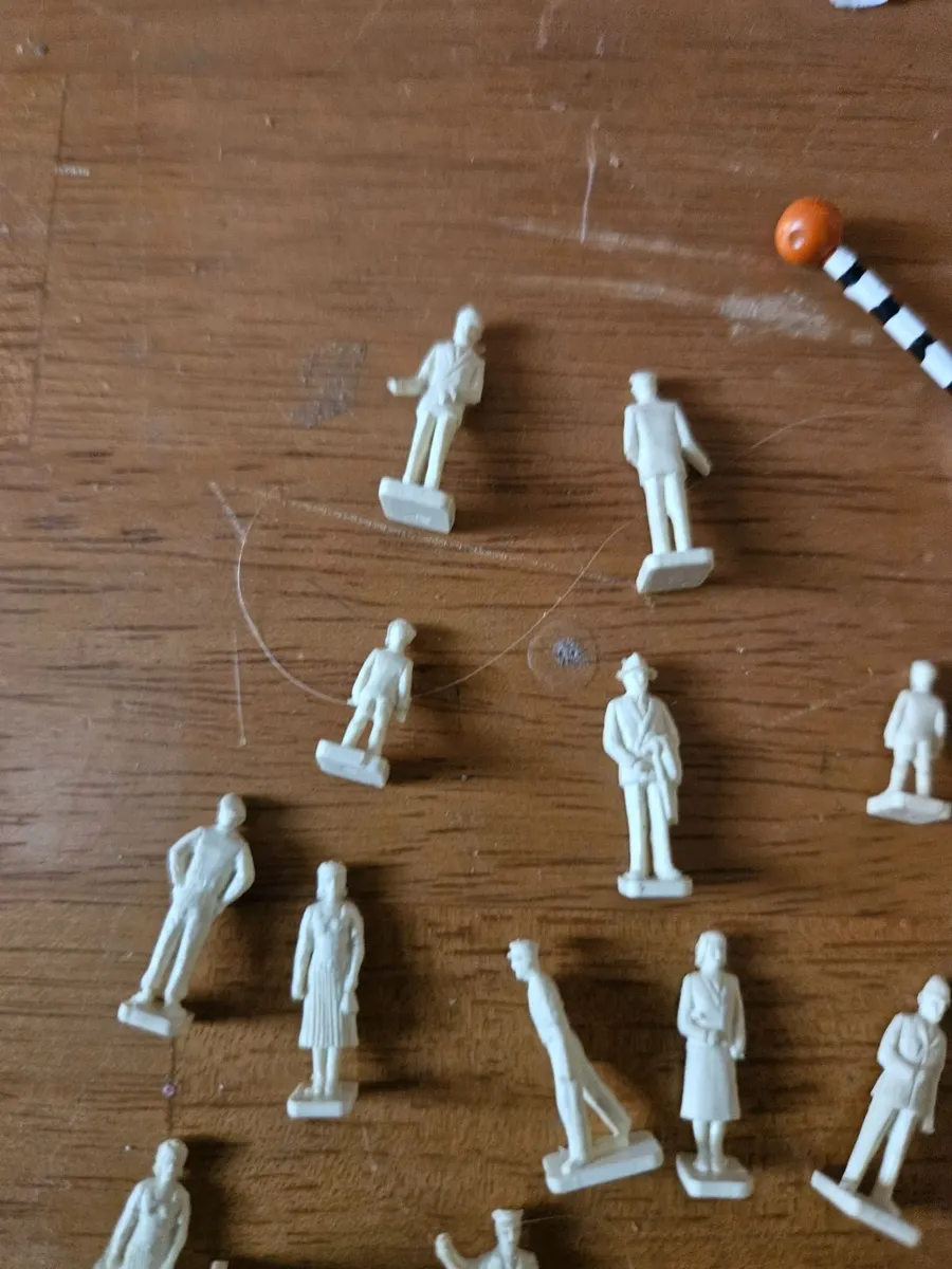 Hornby Peco OO Gauge People - Image 3