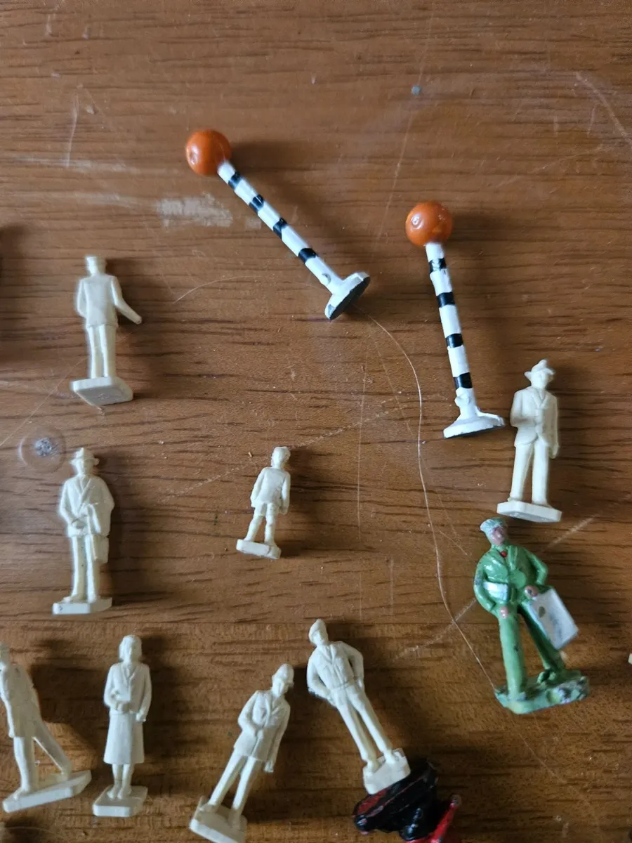 Hornby Peco OO Gauge People - Image 4