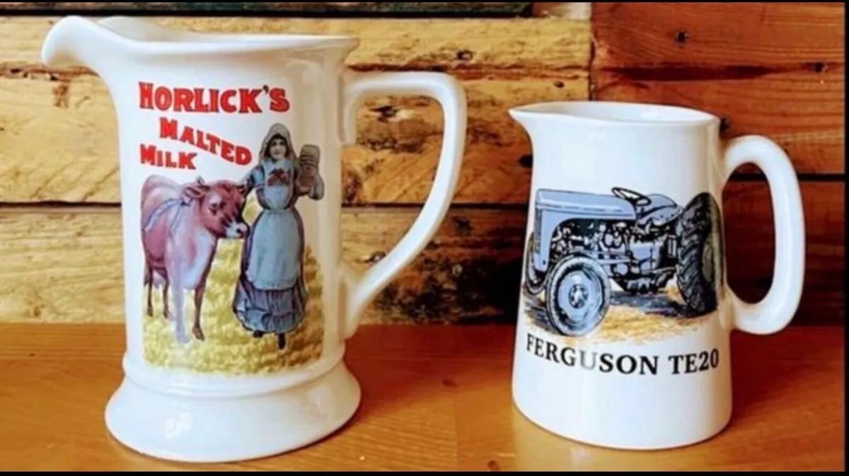 4 collectible water jugs - Image 1