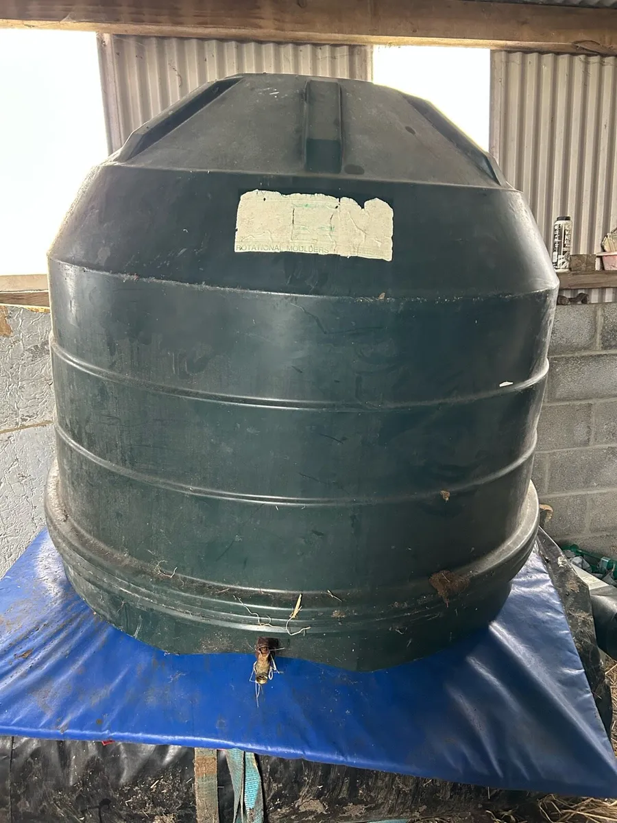 Oil tank