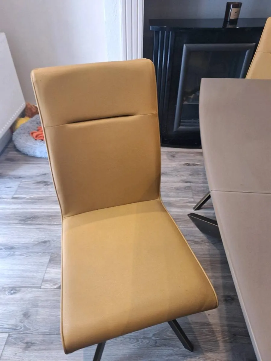 Kitchen table & 4 chairs - Image 4