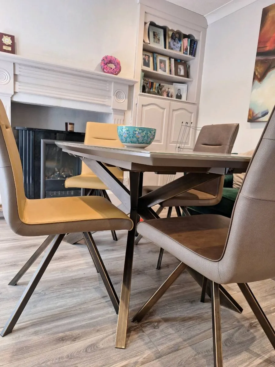 Kitchen table & 4 chairs - Image 2