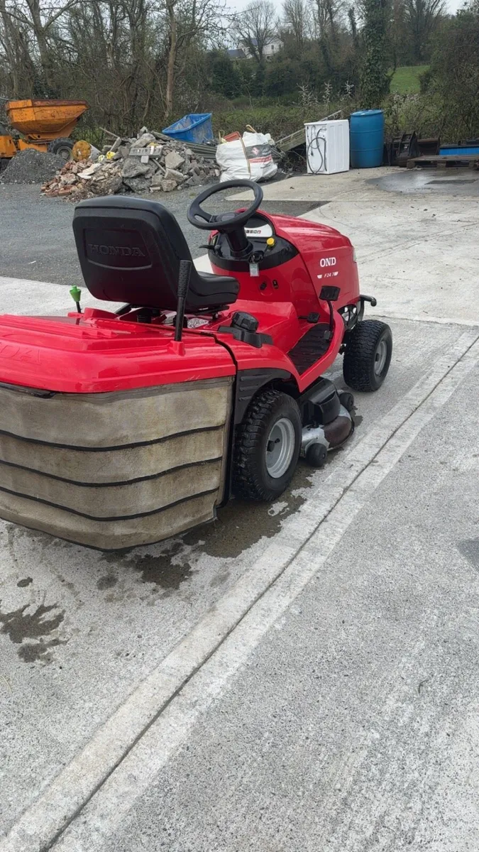 Honda 2417 ride on lawnmower - Image 3