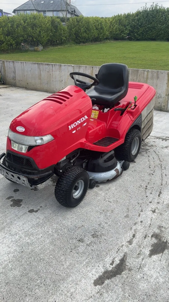 Honda 2417 ride on lawnmower - Image 1