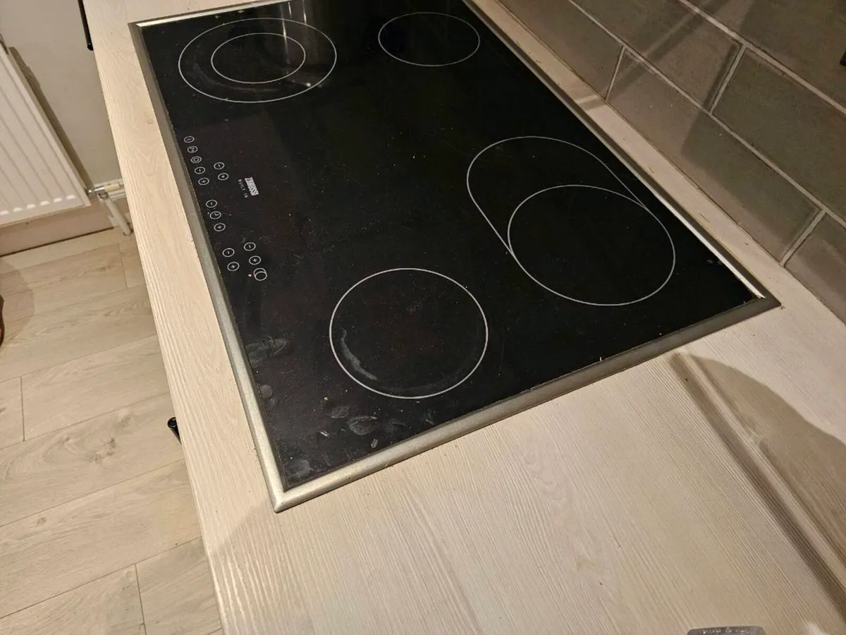 Zanussi electric hob - Image 2