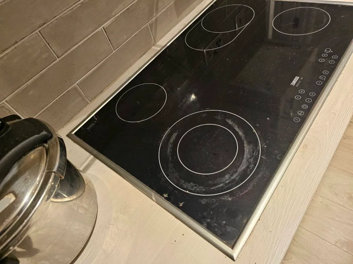 Zanussi electric hob - Image 3