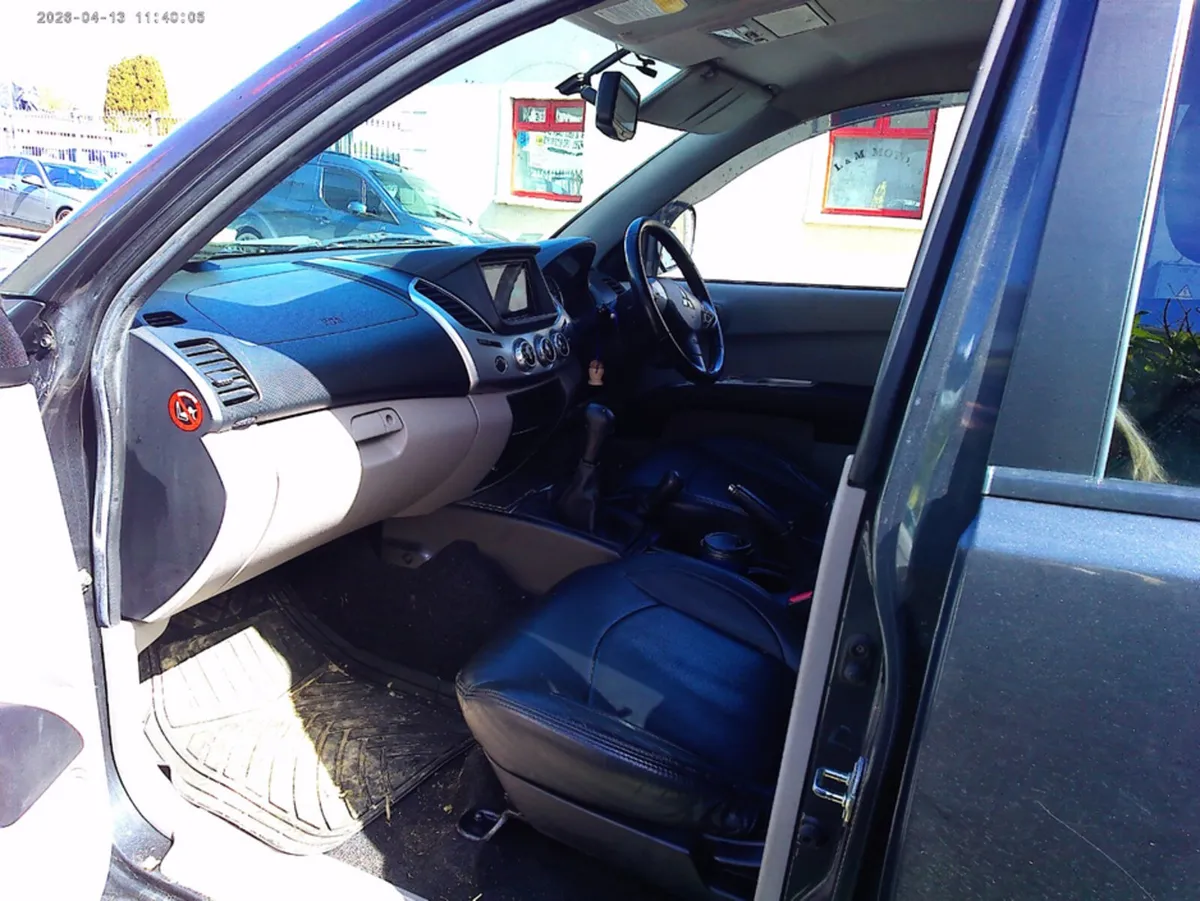 Mitsubishi L200 DID WARRIOR LB DCB 4X4 4 2.5 CR 4W - Image 4