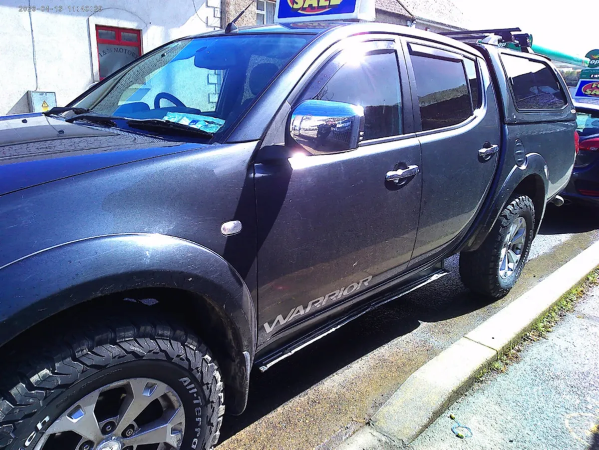 Mitsubishi L200 DID WARRIOR LB DCB 4X4 4 2.5 CR 4W - Image 2