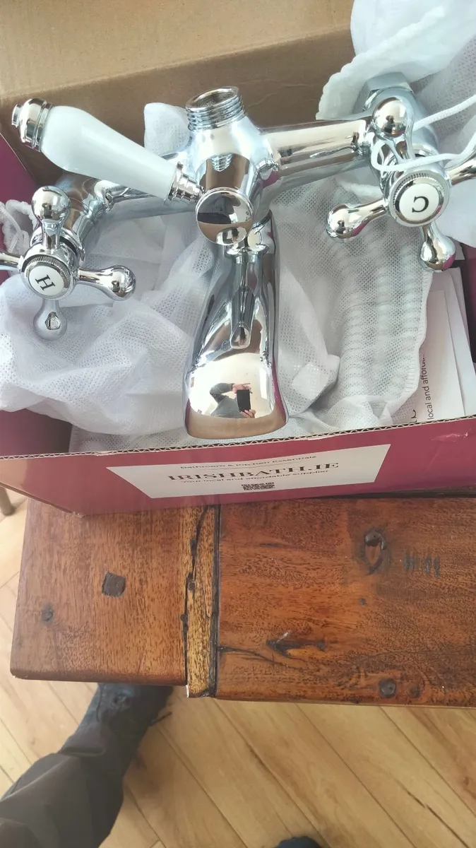 Bath Mixer taps with shower attachment.New! - Image 2