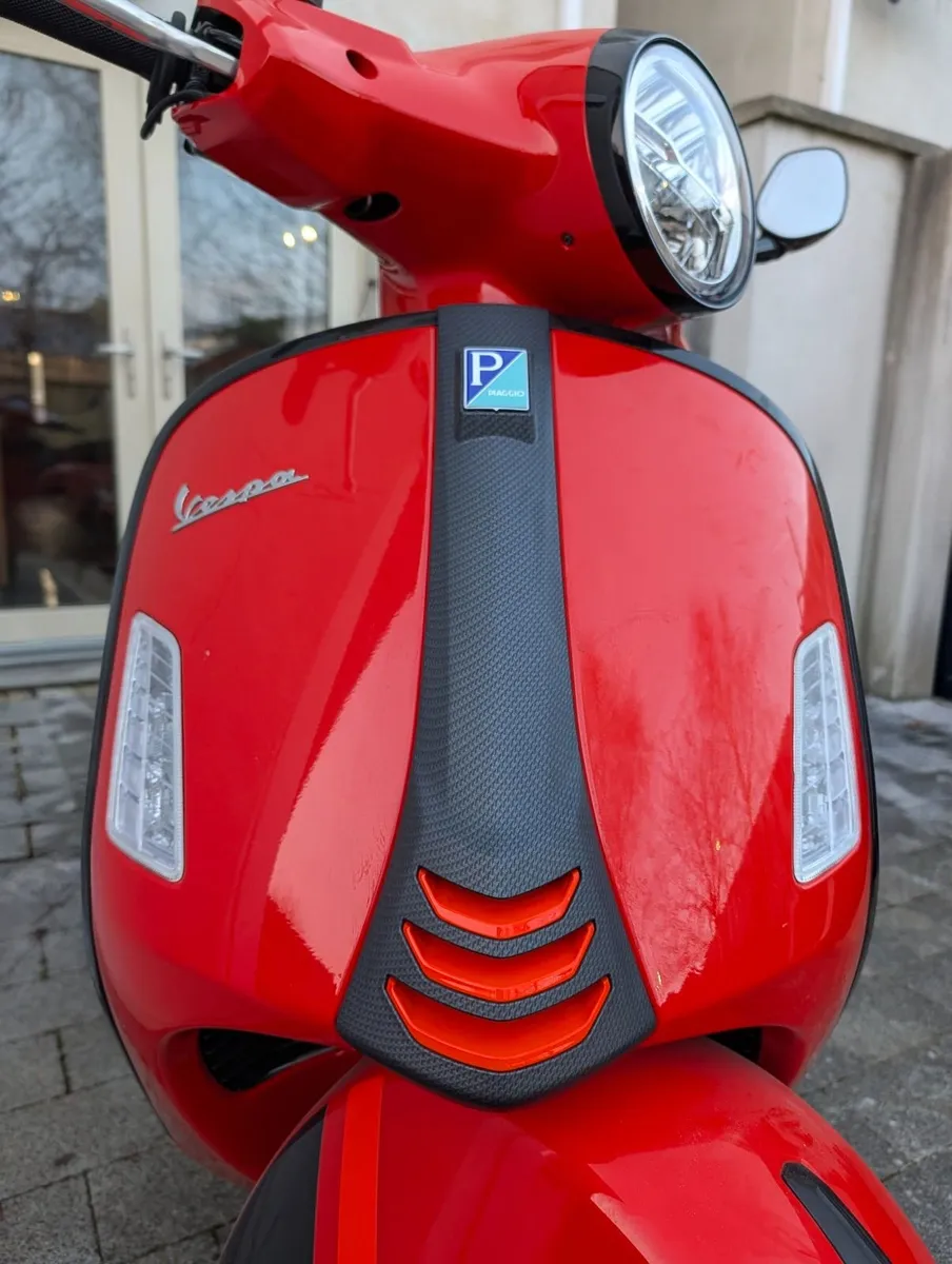 Vespa Supersport GTS - Image 1