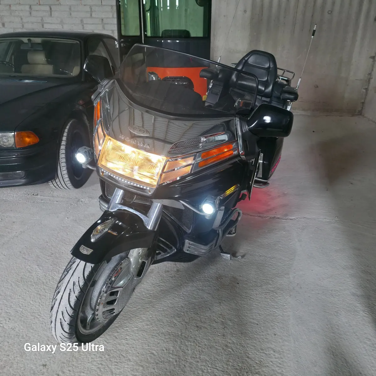 Honda goldwind 1500cc with reverse gear! - Image 1