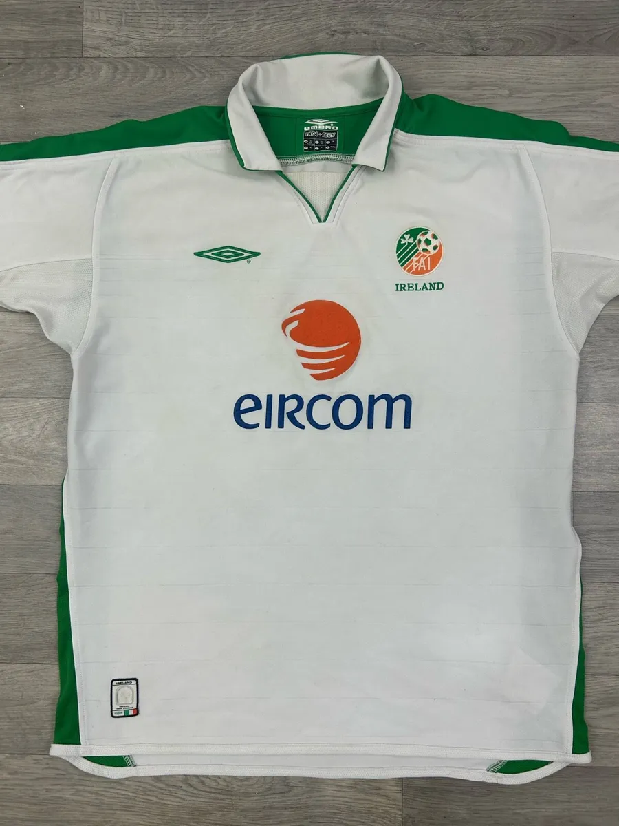 Vintage 2003 Umbro Ireland Away Jersey Shirt - Image 2