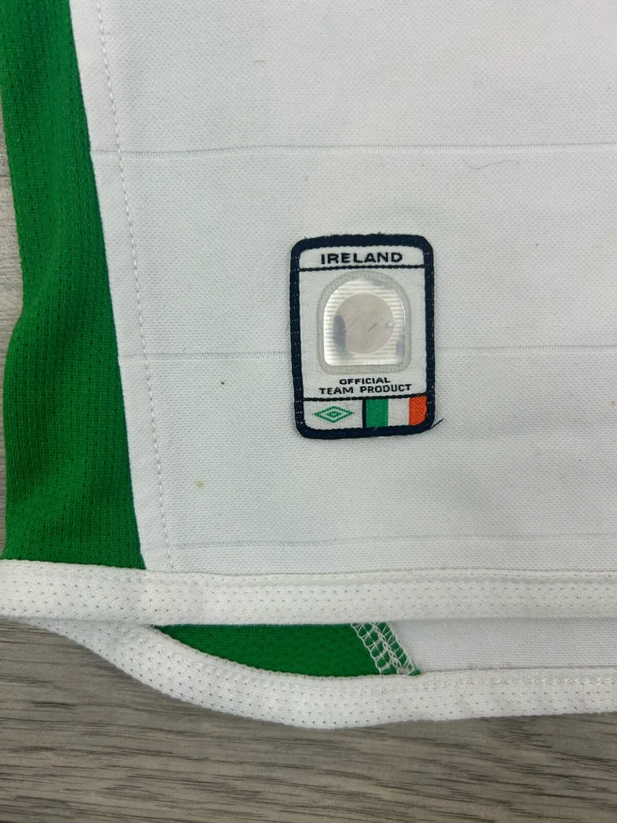 Vintage 2003 Umbro Ireland Away Jersey Shirt - Image 3
