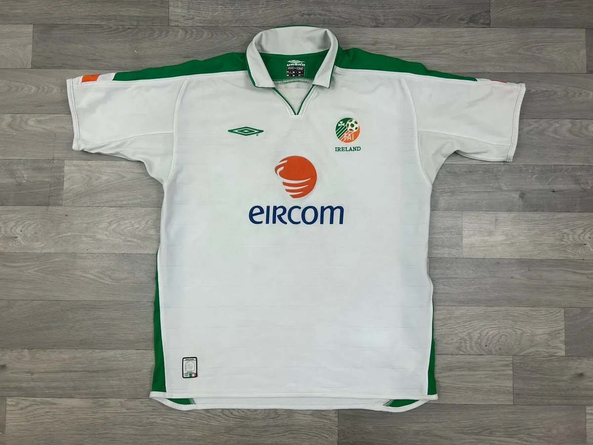 Vintage 2003 Umbro Ireland Away Jersey Shirt - Image 1