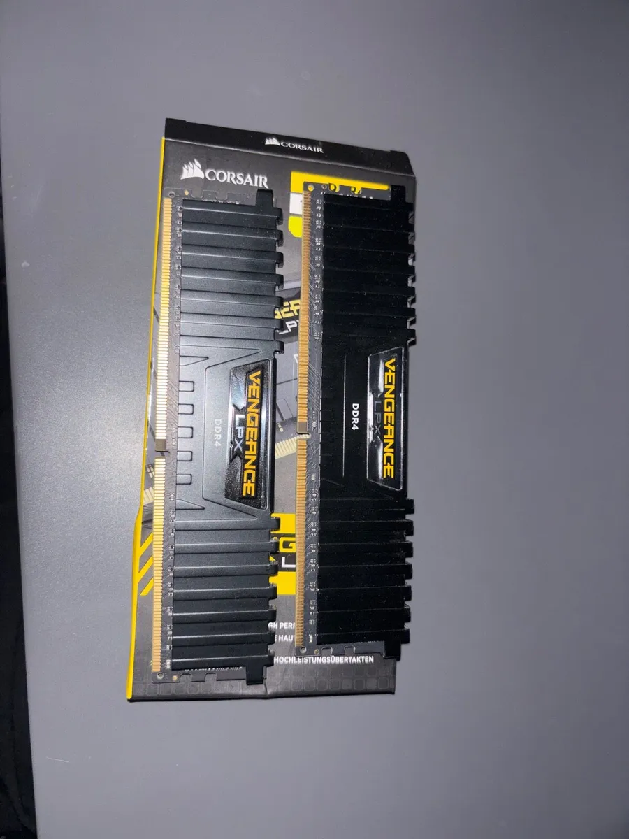 Corsair vengeance ddr4 ram 16gb x 2 - Image 1