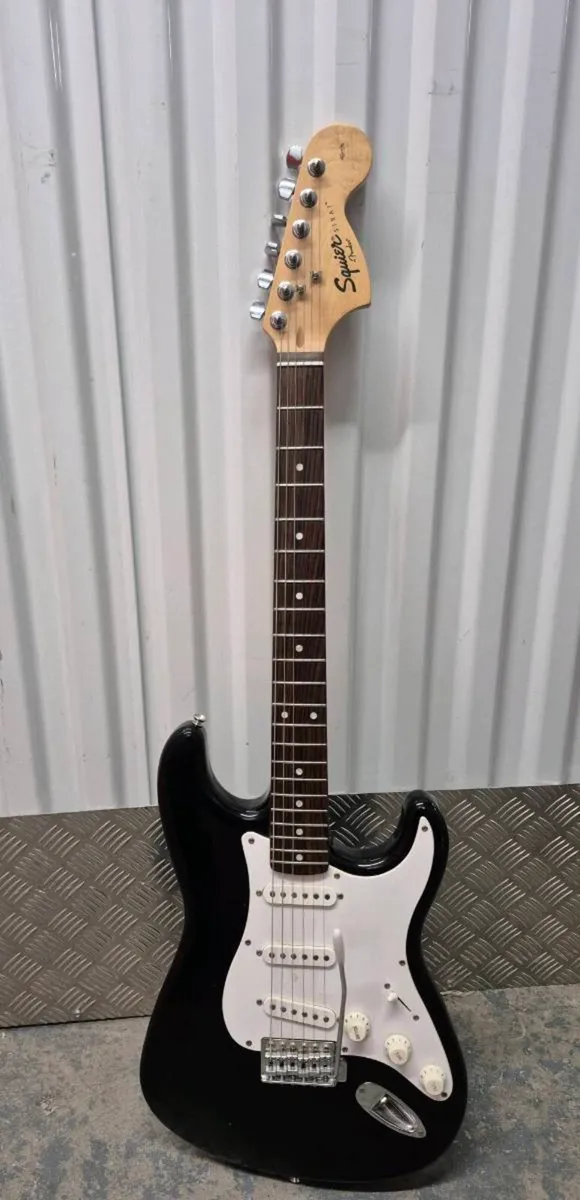 Squier Affinty Stratocastor - Image 1