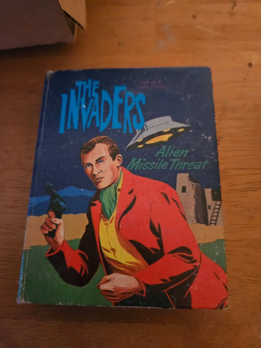 Vintage Book The Invaders - Image 1