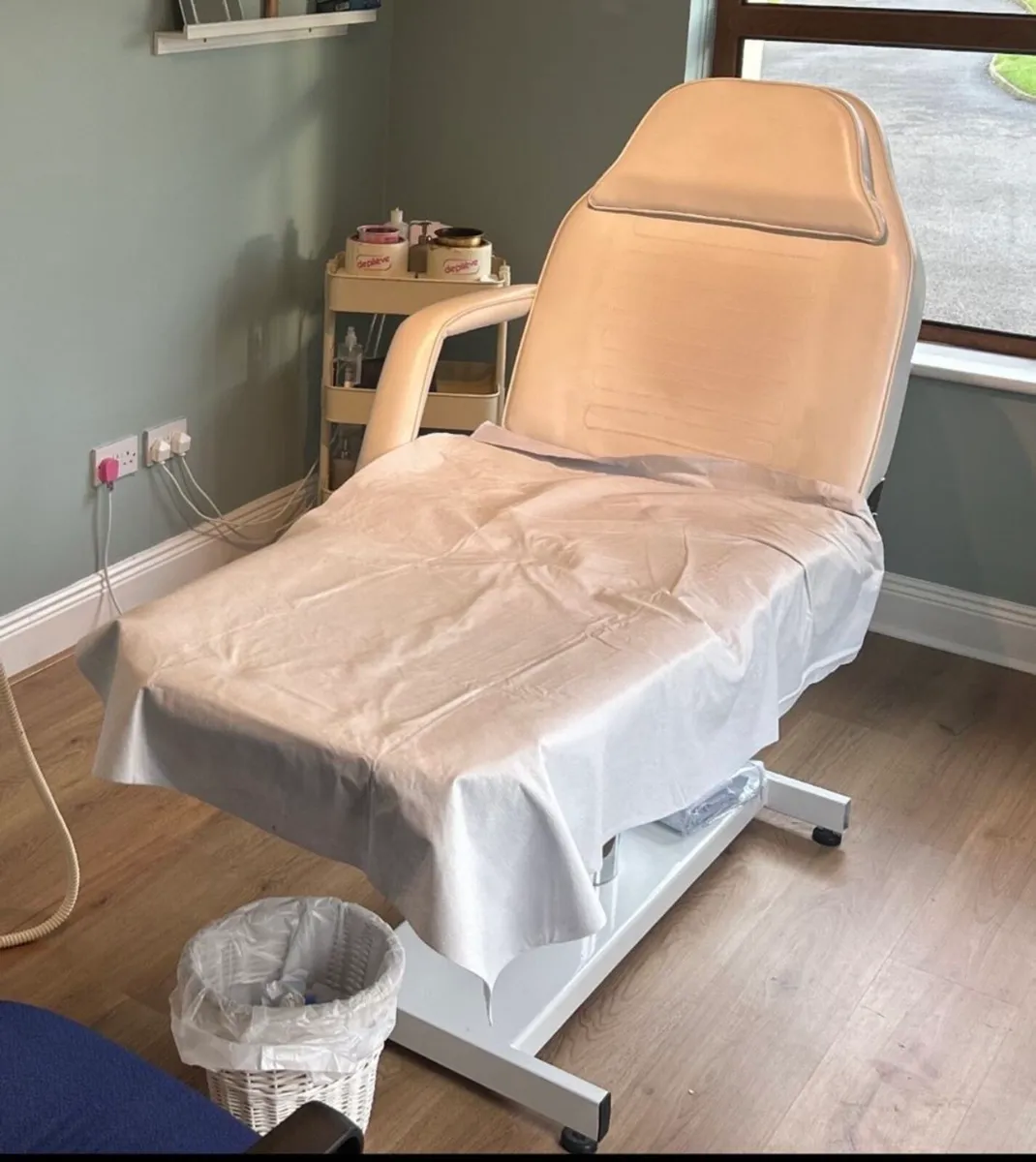 Massage/Beauty/Chiropody couch - Image 2