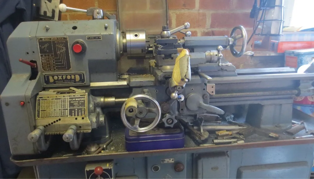 BOXFORD SINGLE PHASE LATHE WITH TOOLING - Image 3