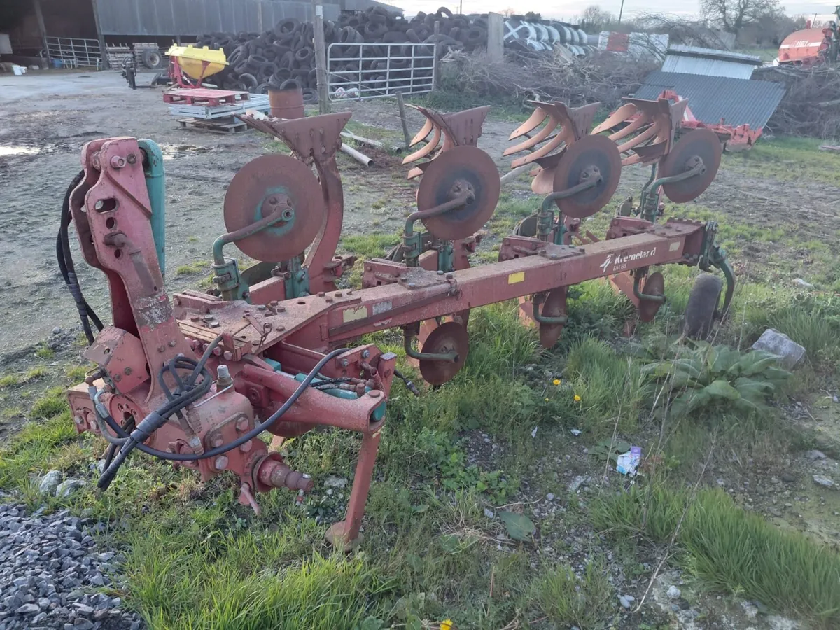 4 furrow reversible plough - Image 2