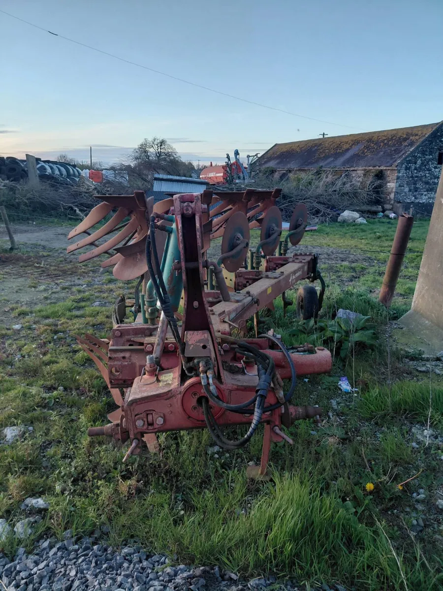 4 furrow reversible plough - Image 3