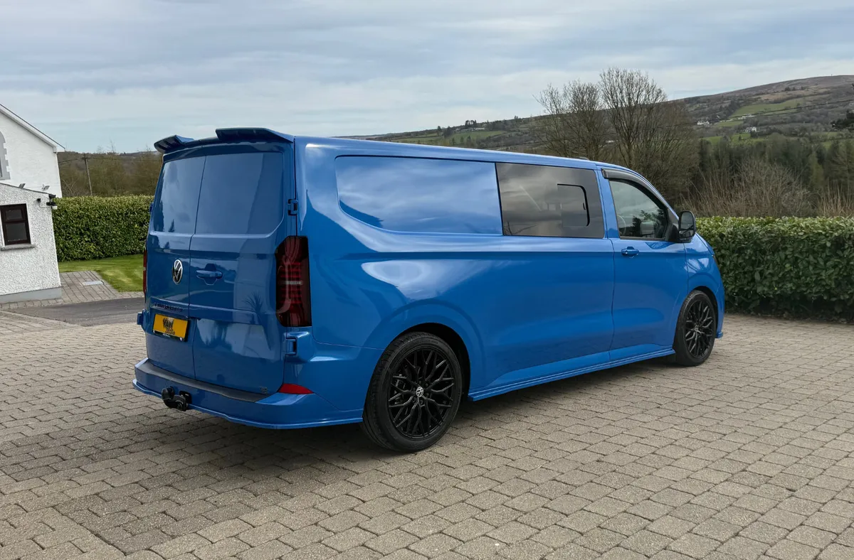 2025 Volkswagen Transporter Auto DSG 150bhp Crew - Image 4