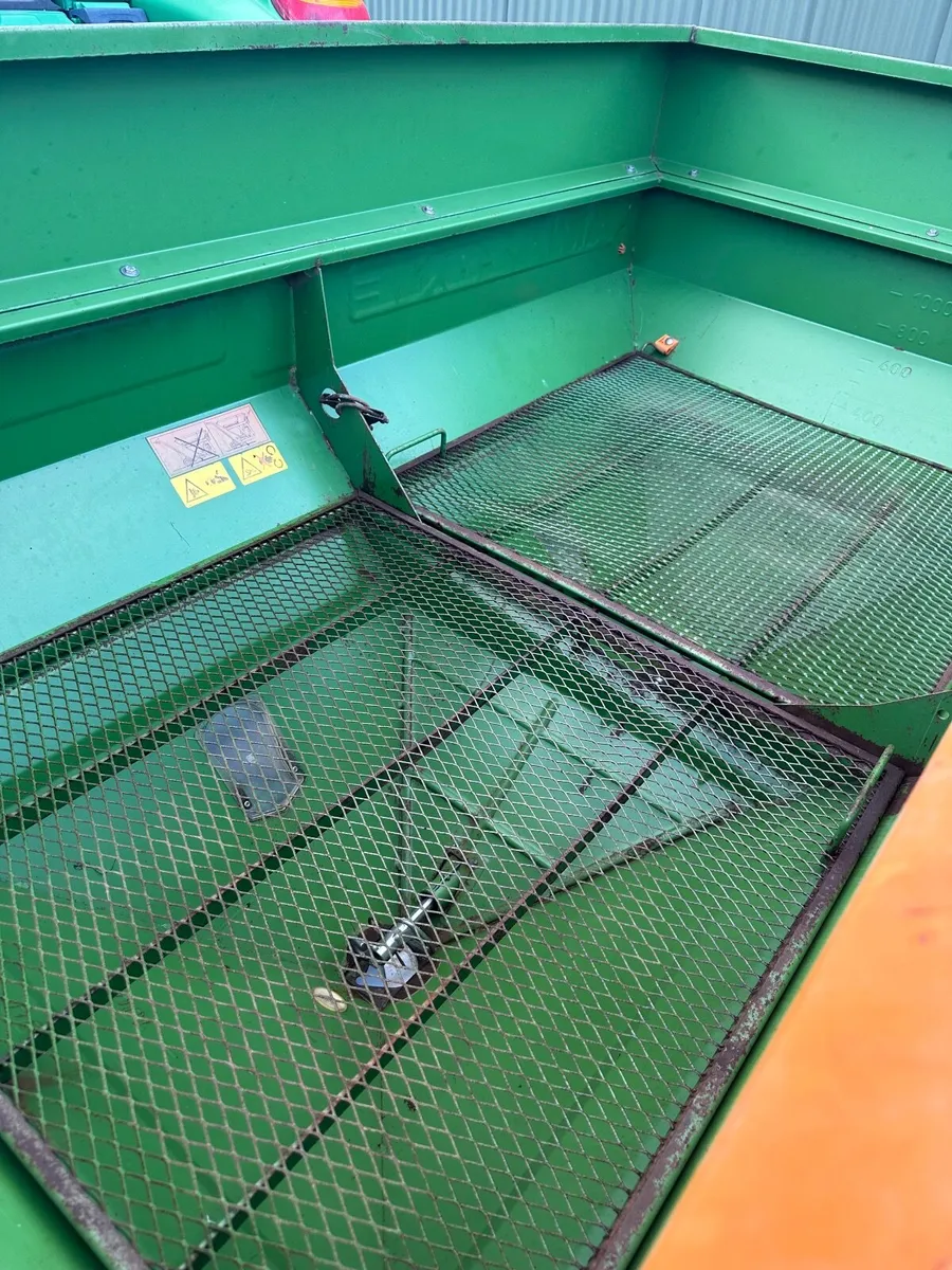 Amazone Fertiliser Spreader - Image 4