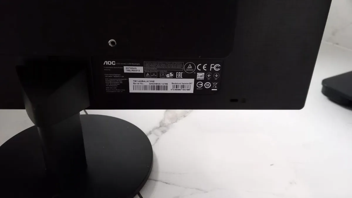 2 x AOC LED 18" Monitors - Image 3