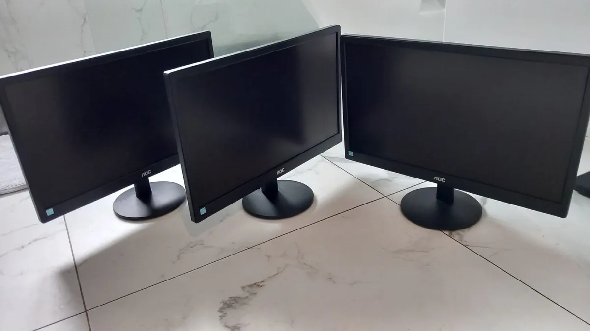 2 x AOC LED 18" Monitors - Image 1
