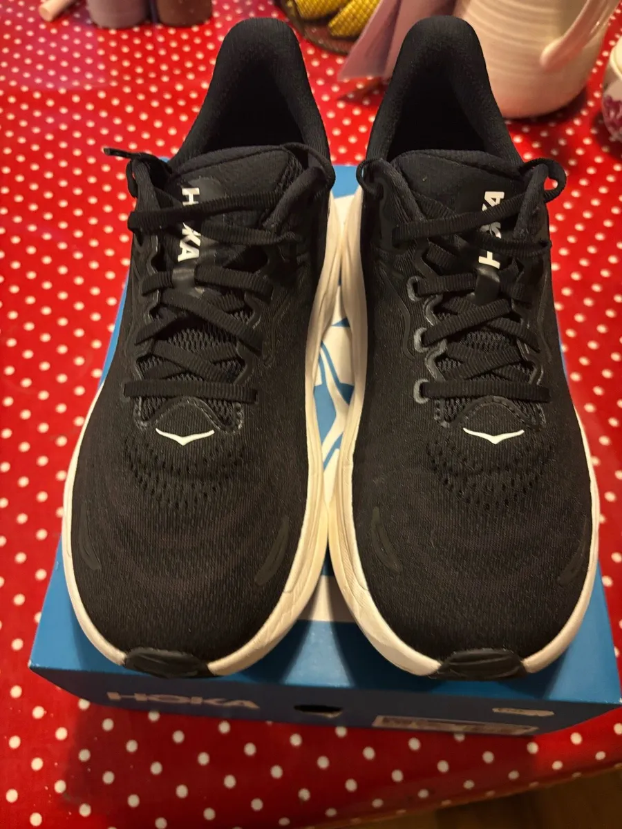 Worn for an hour bought 10 days ago Hoka arahi - Image 2