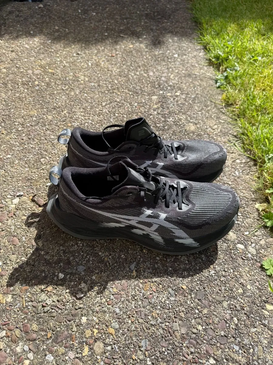 Asics Superblast 2 Black - Image 1