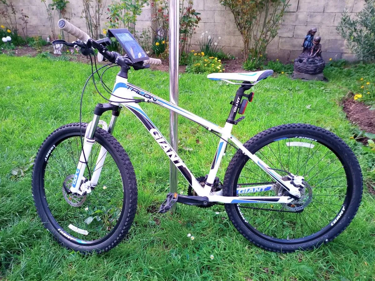 Giant Talon Mountain Bike - Size S - 26" Wheels - Image 3